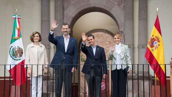 los Reyes de España Letizia y Felipe VI, el presidente de México Enrique Peña Nieto y la primera dama de Mexico Angélica Rivera - Sputnik Mundo