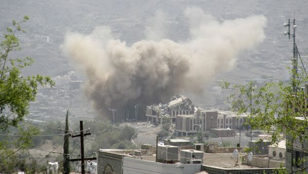 Bombardeos de la ciudad de Taiz en Yemen - Sputnik Mundo