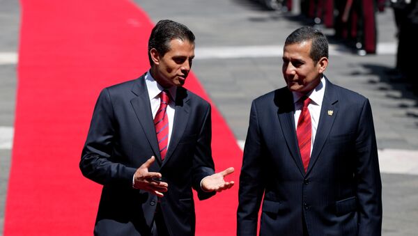 El presidente de México, Enrique Peña Nieto, y el presidente de Perú, Ollanta Humala - Sputnik Mundo