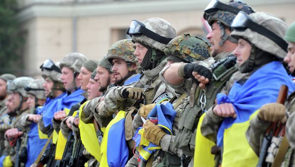 Militantes del Cuerpo Este del Ministerio de Asuntos Interiores de Ucrania, el 30 de junio, 2015 - Sputnik Mundo