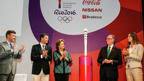 Rousseff presenta la antorcha olímpica de Río 2016 - Sputnik Mundo