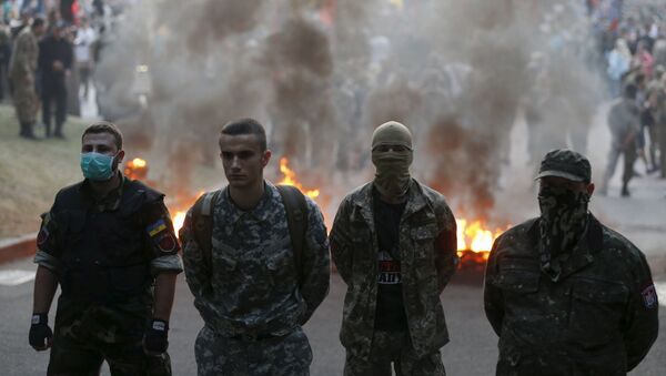 Manifestantes radicales en Kiev exigen una ofensiva contra Donbás - Sputnik Mundo