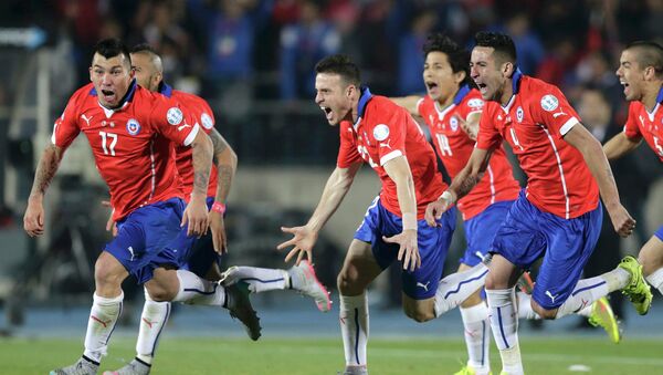 Chile players celebrate after defeating Argentina in their Copa America 2015 final soccer match - Sputnik Mundo
