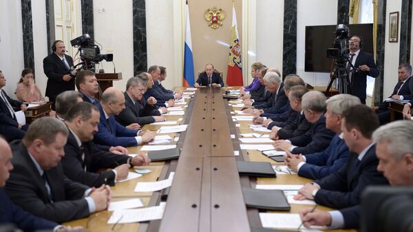 El presidente de Rusia, Vladímir Putin, en la reunión del Consejo nacional de Seguridad (Archivo) - Sputnik Mundo