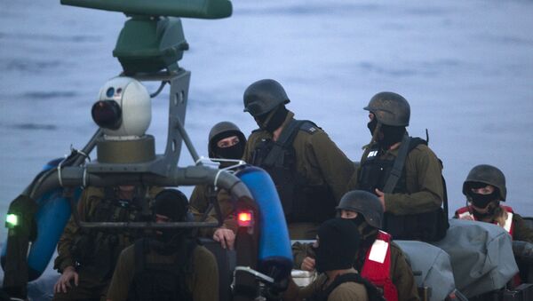 Militares israelíes durante el ataque a la Flotilla de Gaza (archivo) - Sputnik Mundo