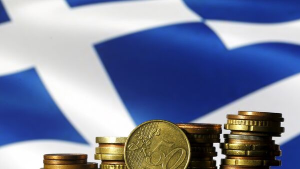Euros y la bandera de Grecia - Sputnik Mundo