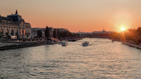 Sunset on the Seine - Sputnik Mundo