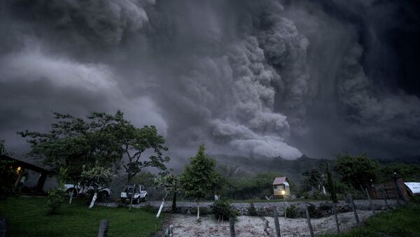 Erupción del Volcán de Colima (archivo) - Sputnik Mundo