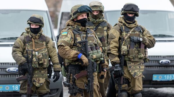 Militares de las unidades de policía y de la Guardia Nacional de Ucrania  - Sputnik Mundo