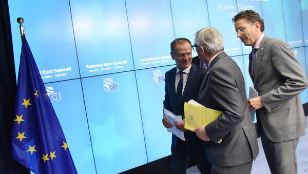 Donald Tusk, Jean-Claude Juncker y Jeroen Dijsselbloem después de la presentación del acuerdo sobre Grecia - Sputnik Mundo