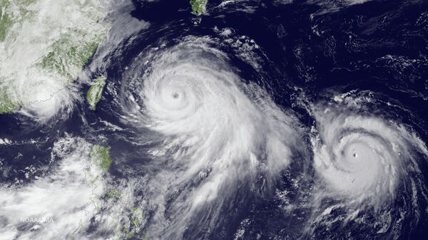 Un tifón sobre Okinawa (archivo) - Sputnik Mundo