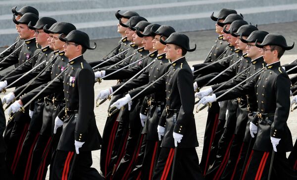 Desfile militar por el Día de la Toma de la Bastilla - Sputnik Mundo