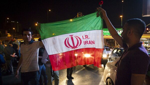Iraníes celebran el acuerdo nuclear en Teherán, el 14 de julio, 2015 - Sputnik Mundo