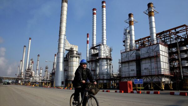 Refinería de petróleo, Irán - Sputnik Mundo