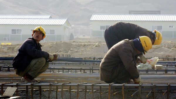 Trabajadores norcoreanos en la zona industrial conjunta de Kaesong - Sputnik Mundo