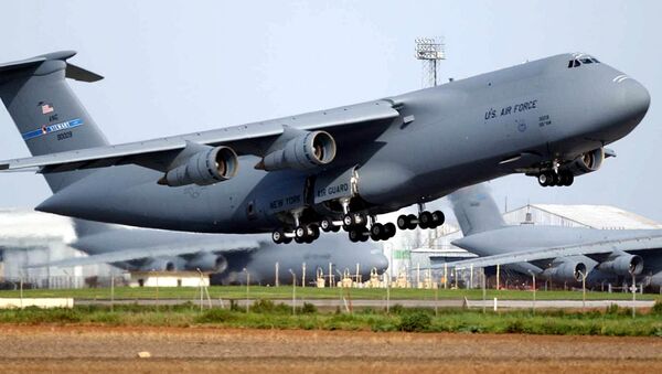 US Air Force C-5 Galaxy takes off from the air base of Moron de la Frontera in Sevilla 06 March 2003. - Sputnik Mundo