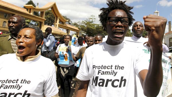 Miembros de una formación antigay de Kenia protestan en Nairobi contra la comunidad LGTB (archivo) - Sputnik Mundo