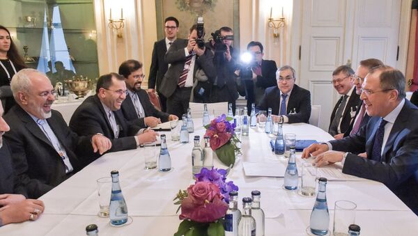 Ministro de Exteriores ruso, Serguéi Lavrov, y su homólogo iraní, Mohammad Javad Zarif - Sputnik Mundo
