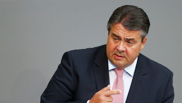 German Economy Minister Sigmar Gabriel makes a speech during a session of Germany's parliament, the Bundestag, in Berlin, Germany, July 17, 2015 - Sputnik Mundo