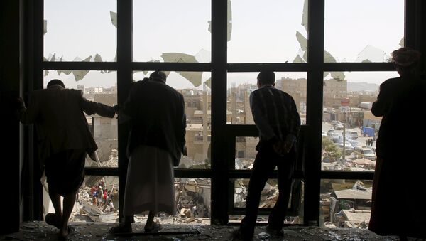 Air strike in Yemen's capital Sanaa July 20, 2015 - Sputnik Mundo