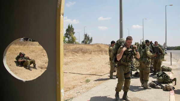Soldados israelíes al lado de la frontera de la Franja de Gaza (archivo) - Sputnik Mundo
