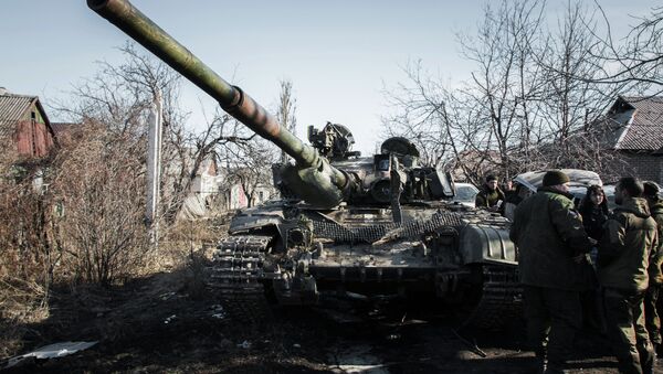 Milicianos de RPD y el tanque de las Fuerzas Armadas de Ucrania en Debaltsevo - Sputnik Mundo