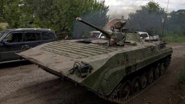 Vehículo blindado de las milicias en la región de Donetsk - Sputnik Mundo