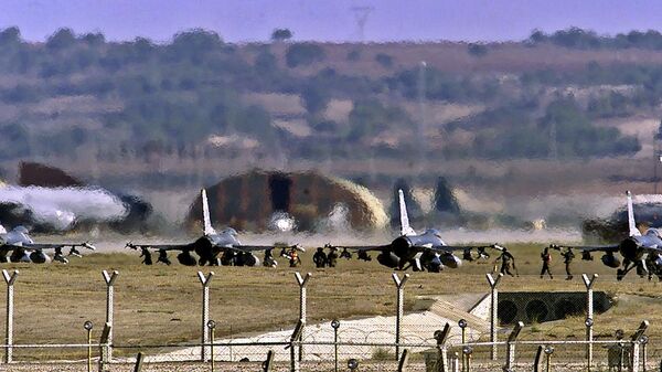 Cazas F-16 de EEUU en la base aérea de Incirlik (Archivo) - Sputnik Mundo