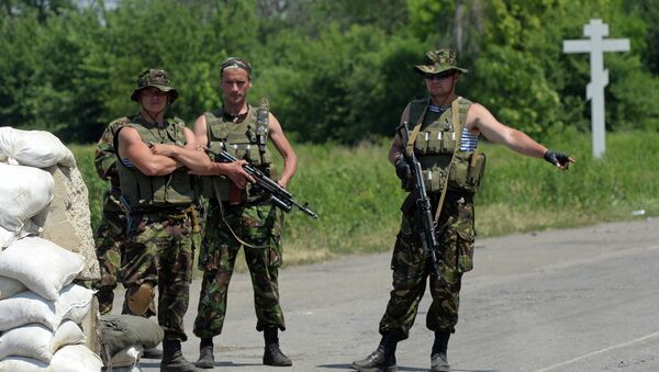 Militares de las Fuerzas Armadas de Ucrania en el puesto de control en la región de Donetsk (archivo) - Sputnik Mundo