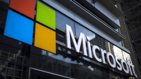 A Microsoft logo is seen on an office building in New York City, July 28, 2015 - Sputnik Mundo