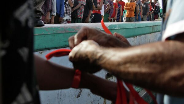Pescadores birmanos recientemente rescatados en Indonesia - Sputnik Mundo