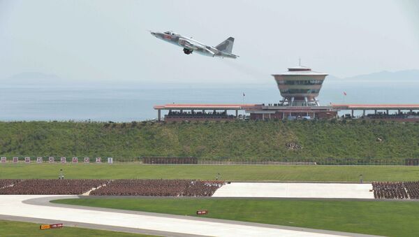 Un avión despega en el aeropuerto de Kalma, Corea del Norte - Sputnik Mundo