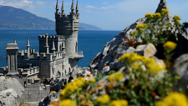 Swallow's Nest is a monument of architecture on top of the Aurora Cliff overlooking the Cape of Ai-Todor in Yalta, the Crimea. - Sputnik Mundo