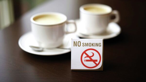 Signo No fumar en el café - Sputnik Mundo