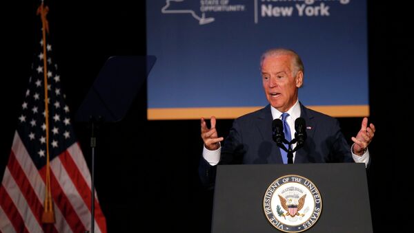 U.S. Vice President Joe Biden speaks at an event to announce a major reconstruction project of New York's LaGuardia Airport in New York City, July 27, 2015 - Sputnik Mundo