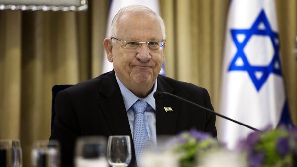 Israeli President Reuven Rivlin sits for consultations, with representatives of parties elected to parliament (Knesset) last week, at his residence in Jerusalem - Sputnik Mundo