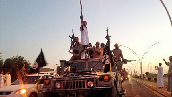 Milicianos del grupo yihadista Estado Islámico en Mosul, Irak - Sputnik Mundo