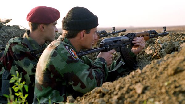 Сербские солдаты на передовой линии обороны во время боевого дежурства - Sputnik Mundo