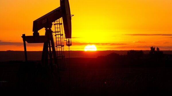 An oil well near Tioga, North Dakota - Sputnik Mundo