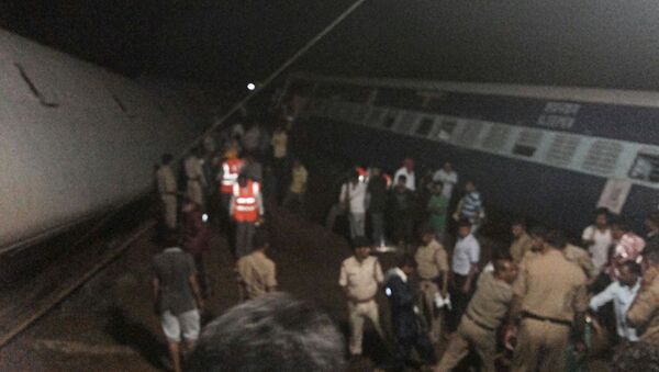 El  sitio del descarrilamiento del tren cerca de Harda, Madhya Pradesh - Sputnik Mundo