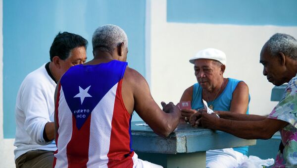 Los viejos jugando a las cartas en Puerto Rico - Sputnik Mundo