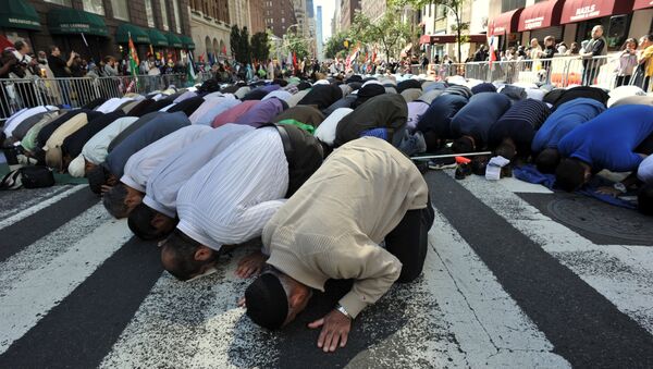 Musulmanes rezan en Nueva York - Sputnik Mundo