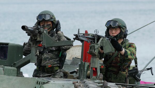 Marines surcoreanos durante maniobras - Sputnik Mundo