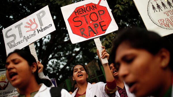 Protesta contra la violación sexual hacia mujeres en India - Sputnik Mundo