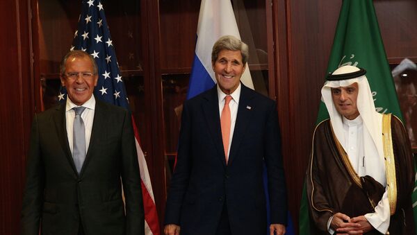 Representantes de Rusia, EEUU y Saudí Arabia en negociaciones sobre Siria, Serguéi Lavrov, John Kerry y Adel al-Jubeir (Archivo) - Sputnik Mundo