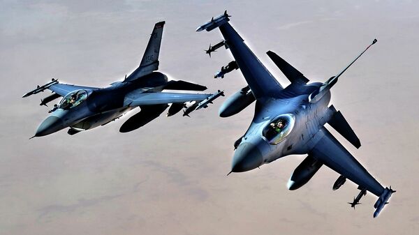 Cazas F-16 en Irak - Sputnik Mundo