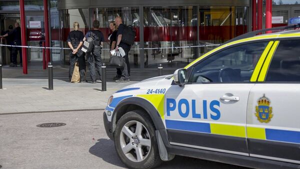 Policías suecos cerca de la tienda de IKEA en la ciudad de Vasteras - Sputnik Mundo