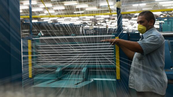 Una fábrica textil en Ahmedabad, India - Sputnik Mundo