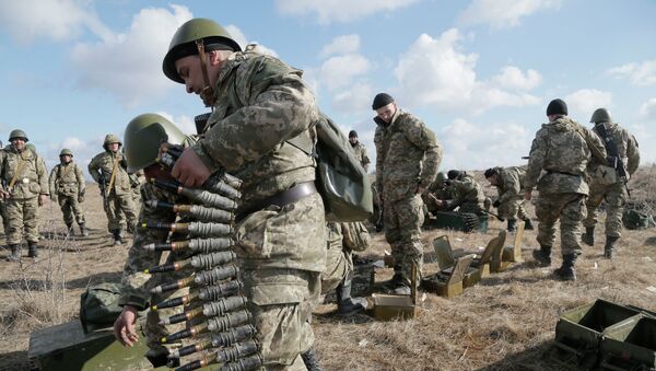 Soldados ucranianos durante ejercicios en Zhytomyr, Ucrania - Sputnik Mundo