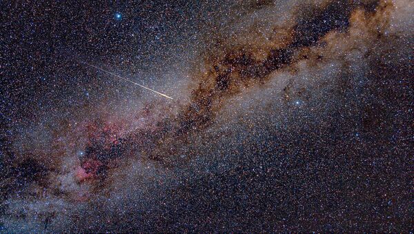 Meteorito cruzando la Vía Láctea - Sputnik Mundo